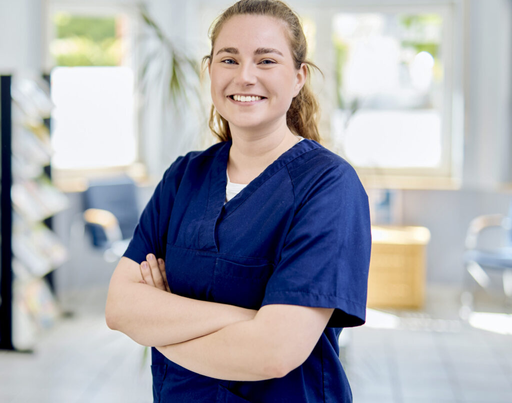 7-Portrait-Tierärztin-Lena-Kremer-Kleintierpraxis-am-Hirschgraben-Köln Portraitbild Tierärztin Lena Kremer